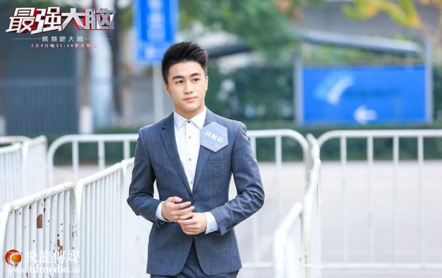 何猷君被曝向奚梦瑶奢华求婚:清空三层楼,买99999朵玫瑰布置